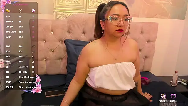 Snapshot of leyla_smithh chatting on 10/04/25, 11:56 leyla smithh online show from 10/04/25, 11:56