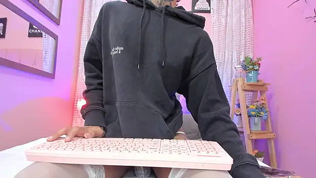 Liam evvan online show from 12/16/25, 03:00