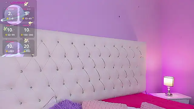 Snapshot of DaniielaV chatting on 10/20/25, 01:33 DaniielaV online show from 10/20/25, 01:33