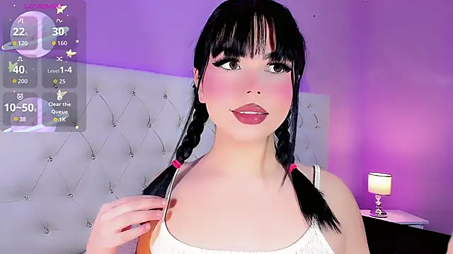 Snapshot of DaniielaV chatting on 09/19/25, 01:04 DaniielaV online show from 09/19/25, 01:04