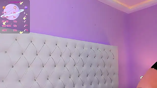 Snapshot of DaniielaV chatting on 11/24/25, 01:44 DaniielaV online show from 11/24/25, 01:44