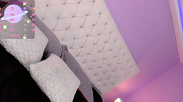 Snapshot of DaniielaV chatting on 12/02/25, 01:35 DaniielaV online show from 12/02/25, 01:35