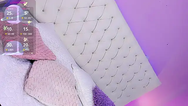 Snapshot of DaniielaV chatting on 11/09/25, 02:10 DaniielaV online show from 11/09/25, 02:10