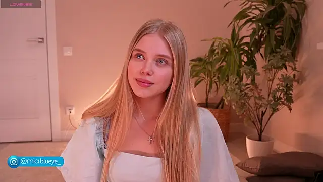 Miablueye online show from 11/20/25, 03:12