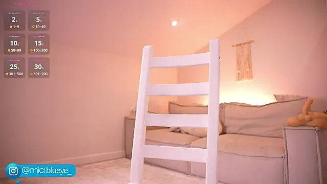 Miablueye online show from 10/19/25, 10:23