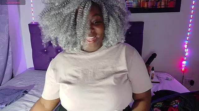 ebony NeighborMoans online show from 04/15/26, 03:12