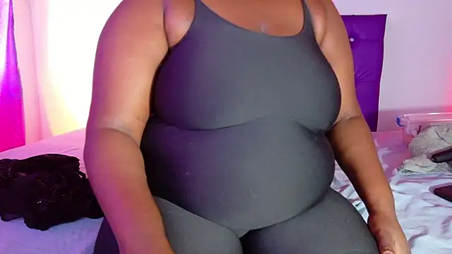 ebony NeighborMoans online show from 12/04/25, 06:40