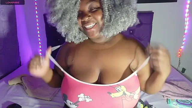 ebony NeighborMoans online show from 04/18/26, 03:20