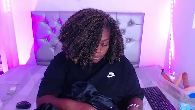 ebony NeighborMoans online show from 10/09/25, 03:18