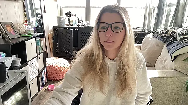 playwithdakota online show from 11/11/25, 03:40