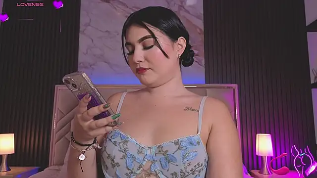 MiaaFarrel online show from 05/21/26, 07:22