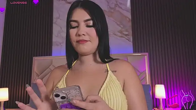 MiaaFarrel online show from 05/18/26, 07:18