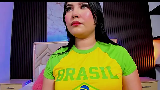 MiaaFarrel online show from 12/15/25, 06:25