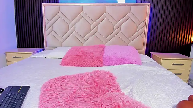 MiaaFarrel online show from 12/17/25, 07:19