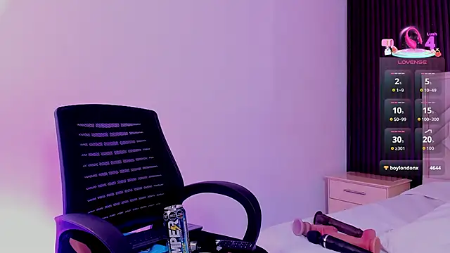 MiaaFarrel online show from 10/26/25, 08:15