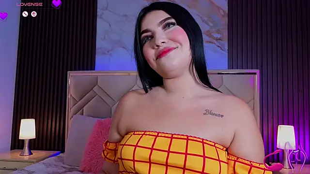 MiaaFarrel online show from 05/23/26, 07:24
