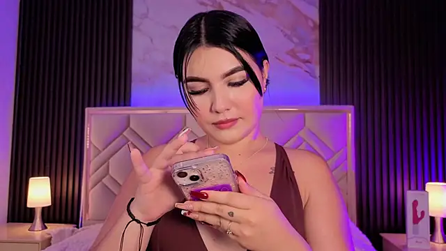 MiaaFarrel online show from 04/10/26, 06:59