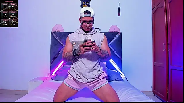 ArnoldSexy  online show from 11/12/25, 04:44