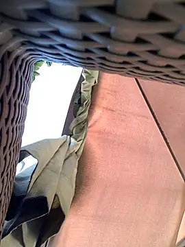 KloePink  online show from 11/12/25, 12:20