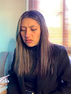 KloePink  online show from 11/25/25, 11:54