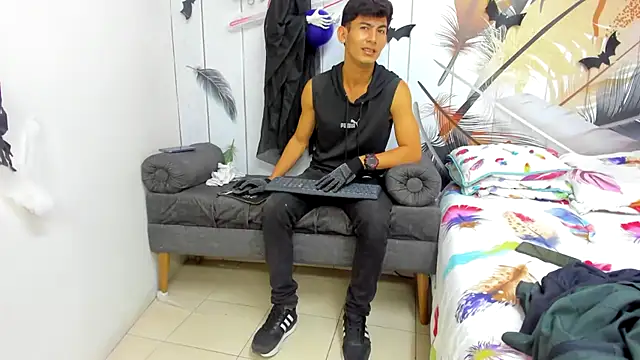 Snapshot of Holdme_Hot chatting on 10/18/25, 04:03 Holdme Hot online show from 10/18/25, 04:03