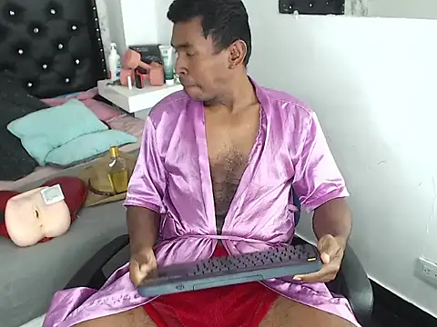 Snapshot of Adam_Morgan2 chatting on 10/02/25, 06:06 Adam Morgan2 online show from 10/02/25, 06:06