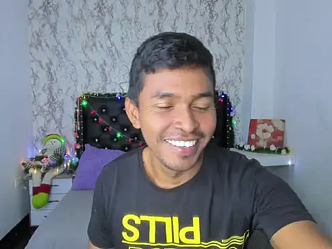 Snapshot of Adam_Morgan2 chatting on 12/16/25, 04:33 Adam Morgan2 online show from 12/16/25, 04:33