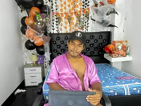 Snapshot of Adam_Morgan2 chatting on 10/29/25, 05:28 Adam Morgan2 online show from 10/29/25, 05:28