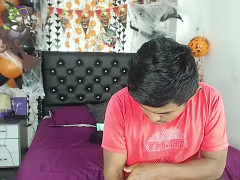 Snapshot of Adam_Morgan2 chatting on 10/17/25, 05:11 Adam Morgan2 online show from 10/17/25, 05:11