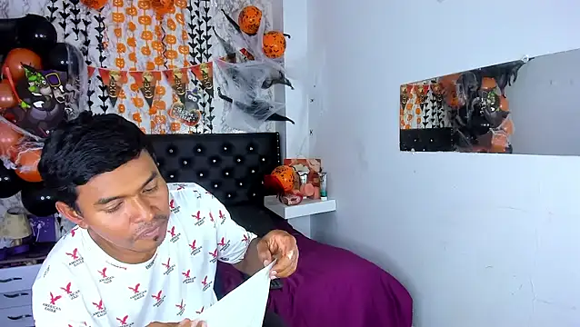 Snapshot of Adam_Morgan2 chatting on 10/27/25, 07:04 Adam Morgan2 online show from 10/27/25, 07:04