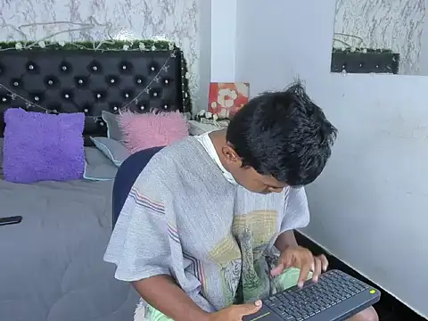 Snapshot of Adam_Morgan2 chatting on 12/14/25, 01:17 Adam Morgan2 online show from 12/14/25, 01:17