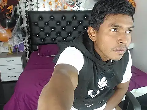 Snapshot of Adam_Morgan2 chatting on 10/13/25, 04:03 Adam Morgan2 online show from 10/13/25, 04:03