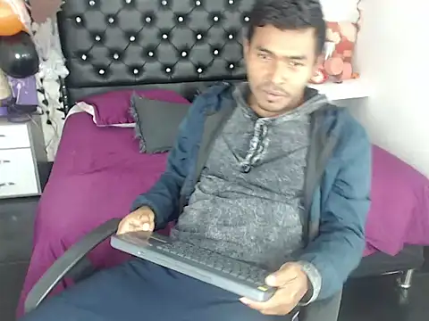 Snapshot of Adam_Morgan2 chatting on 10/19/25, 05:32 Adam Morgan2 online show from 10/19/25, 05:32