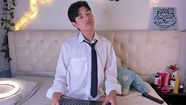 AleAurarashi online show from 12/20/25, 03:53