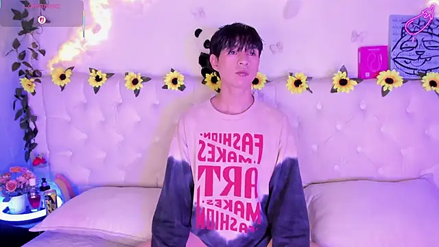 AleAurarashi online show from 02/17/26, 04:54