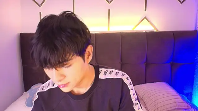 AleAurarashi online show from 04/11/26, 12:42