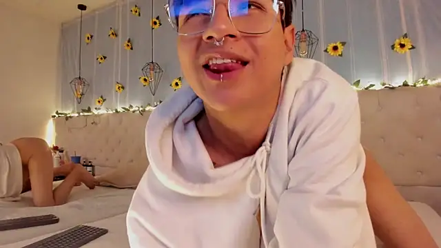 AleAurarashi online show from 10/30/25, 03:38