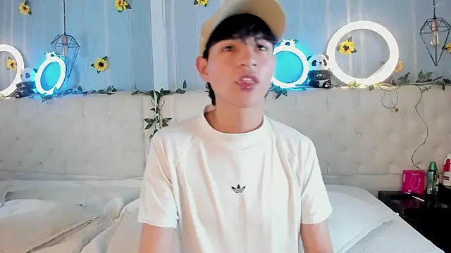 AleAurarashi online show from 11/18/25, 04:38