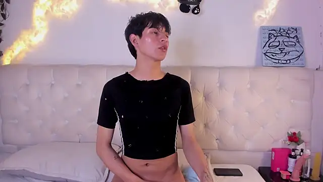 AleAurarashi online show from 12/21/25, 09:55