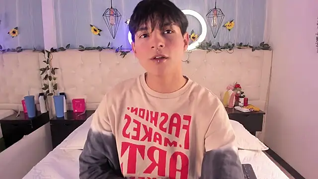 AleAurarashi online show from 11/26/25, 06:02