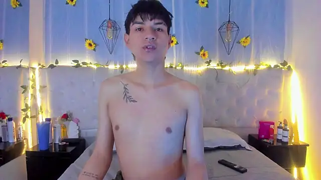 AleAurarashi online show from 10/21/25, 08:03