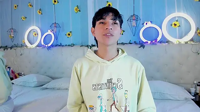 AleAurarashi online show from 11/16/25, 01:43