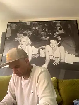 Snapshot of Hothotboyg chatting on 01/10/26, 10:49 Hothotboyg online show from 01/10/26, 10:49