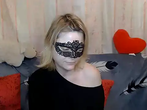 Miss Nona online show from 11/17/25, 04:16