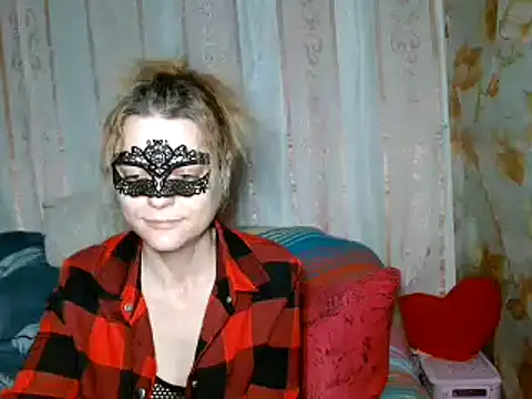 Miss Nona online show from 12/17/25, 01:38