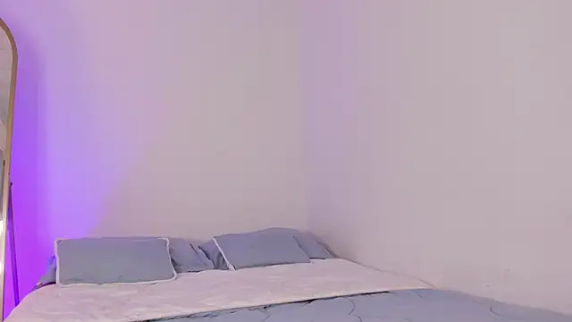 Snapshot of elzafuentes1 chatting on 02/20/26, 08:11 elzafuentes1 online show from 02/20/26, 08:11