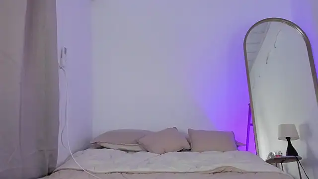 elzafuentes1 online show from 11/04/25, 08:12