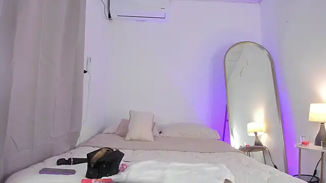 elzafuentes1 online show from 10/29/25, 07:57