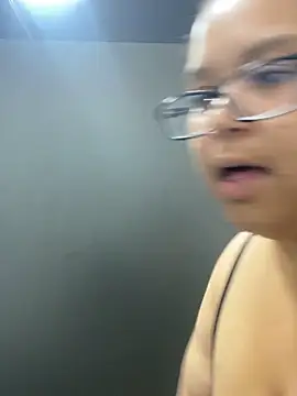 Snapshot of wishuhope4 chatting on 10/28/25, 10:20 wishuhope4 online show from 10/28/25, 10:20