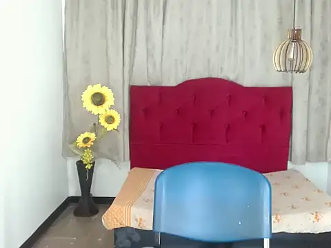 luisa  torres online show from 12/19/25, 03:21